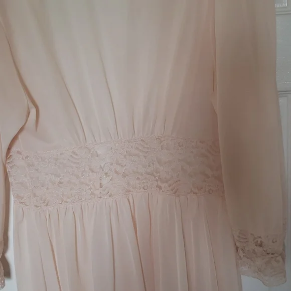 Vintage Michelene Peignoir Robe - Picture 7 of 16
